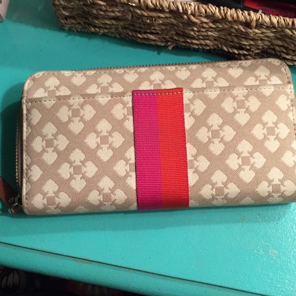 Kate Spade wallet...good used condition !! - Picture 2 of 3